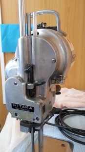 Cortadora industrial de telas. Marca ITACA. Años 70.