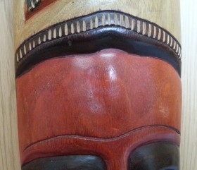 Máscara Africana en madera policromada.
