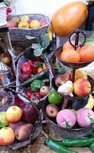 Frutas y verduras ficticios para atrezzo o decoración.