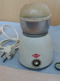 Molinillo de café eléctrico. Vintage. Marca Krups.