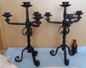 Candelabros en hierro. Pareja. Estilo rústico medieval.