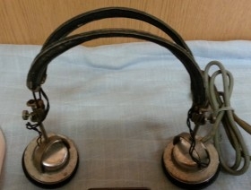 Radio de galena con auriculares.