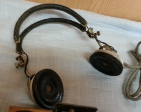 Radio de galena con auriculares.
