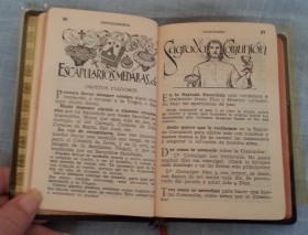 Libro antiguo. Misalito Regina.