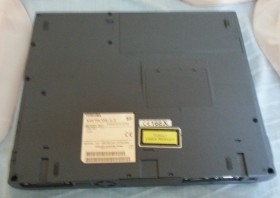 Ordenador portátil vintage. Marca Toshiba.