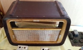 Carcasas de viejas Radios.