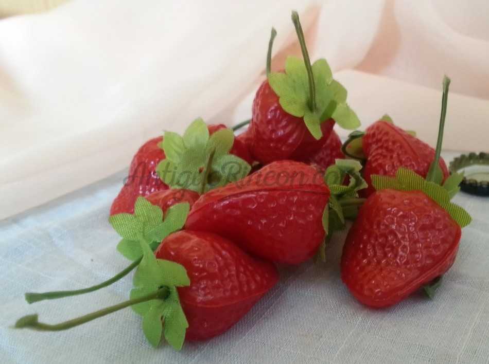 Fresas. Imitación alimentación. 12 Unidades.