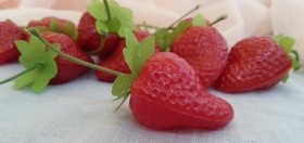 Fresas. Imitación alimentación. 12 Unidades.