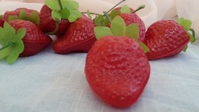 Fresas. Imitación alimentación. 12 Unidades.