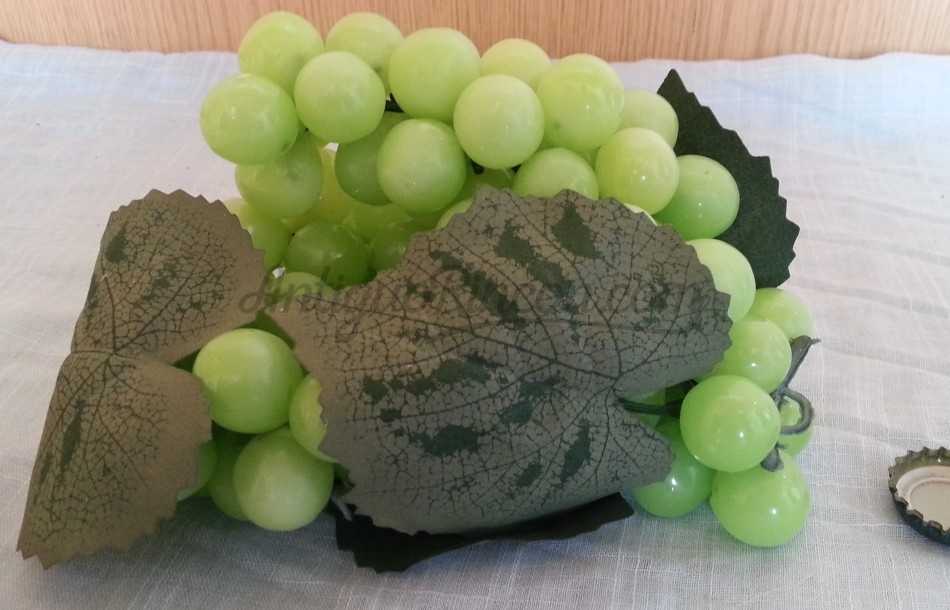 Racimo de Uvas verdes. Imitación Alimentación. 2 Unidades.