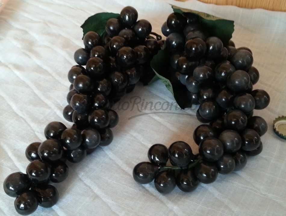 Racimo de Uvas negras. Imitación Alimentación. 2 Unidades.