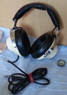 Auriculares vintage. Marca Toshiba.