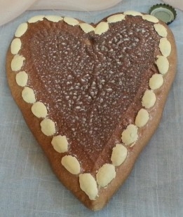 Pan. Corazón de Pan de Jengibre. Imitación alimentos.