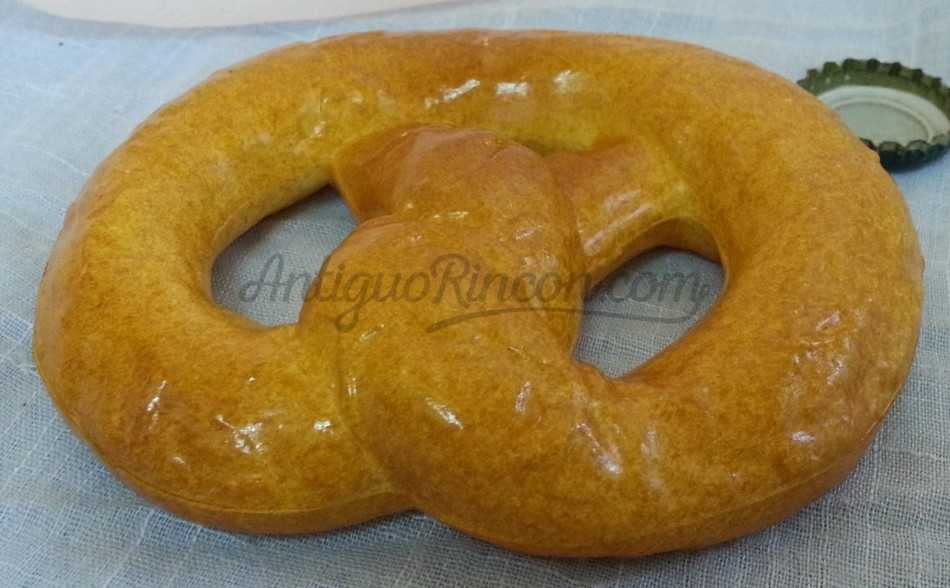 Pretzel alemán. Imitación alimentos.