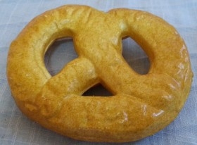 Pretzel alemán. Imitación alimentos.