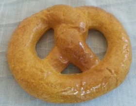 Pretzel alemán. Imitación alimentos.