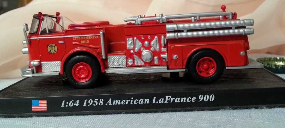 Camión de Bomberos. Modelo escala 1:64.