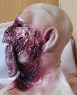 Máscara. Latex terrorífico. Réplica. The Walking Dead. Impresionante realismo.