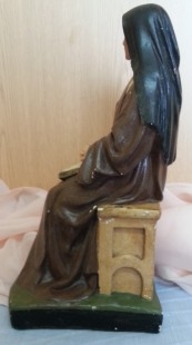 Monja rezando. Escultura en Yeso. Principios de 1900.