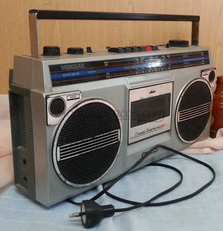 Radio-cassette. Vintage. Marca Sanyo.