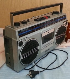 Radio-cassette. Vintage. Marca Sanyo.