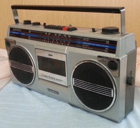 Radio-cassette. Vintage. Marca Sanyo.