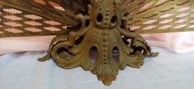 Chimenea. Preciosa forma de abanico de este chispero en Bronce. Años 50. Salvachispas.