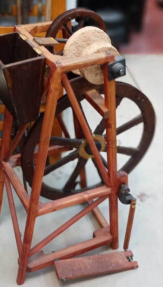 Esmeril. Afilador. Amoladora. Objeto de Atrezzo. Esmeril. Afilador. Amoladora. Objeto de Atrezzo.