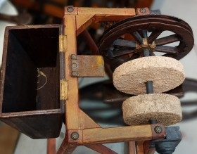 Esmeril. Afilador. Amoladora. Objeto de Atrezzo.