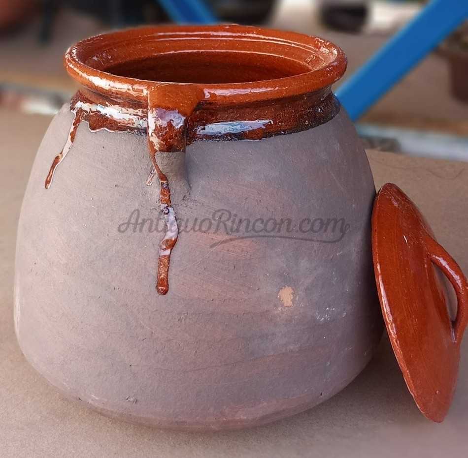 Puchero. Barro. Con tapa. 5 litros de capacidad. Nuevo a estrenar. Puchero. Barro. Con tapa. 5 litros de capacidad. Nuevo a estrenar.