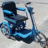 Triciclo. Carrito minusválidos. Magnífica antigüedad. Para restaurar sus ruedas.cionando.