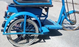 Triciclo. Carrito minusválidos. Magnífica antigüedad. Para restaurar sus ruedas.cionando.