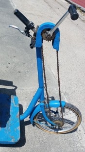 Triciclo. Carrito minusválidos. Magnífica antigüedad. Para restaurar sus ruedas.cionando.