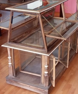 Mueble vitrina. Especial para pastelería y bollería. Estilo vintage.