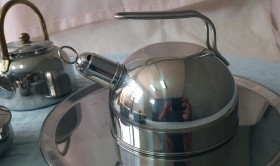 Servicio de té. Conjunto en metal plateado de 5 piezas.