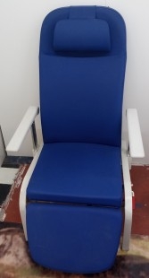 Sillón clínico de sala de espera de habitación hospitalaria. Actual.