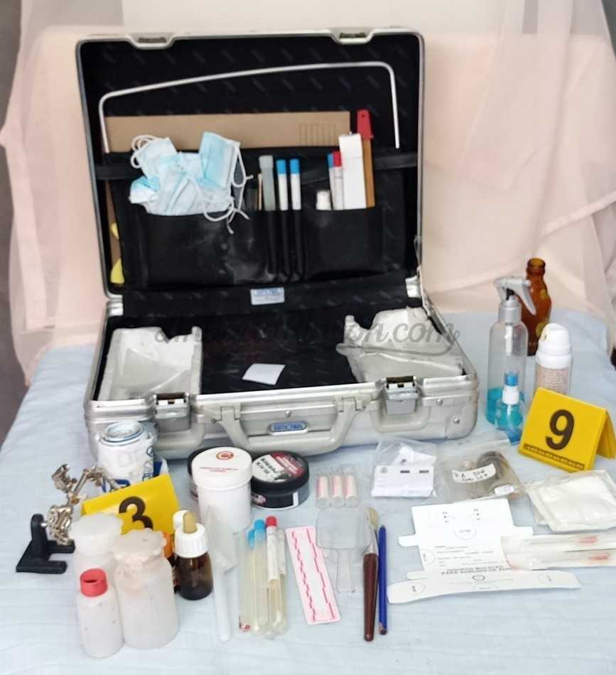 Maletín de policía científica. Multitud de elementos para analizar la escena del delito. Maletín de policía científica. Multitud de elementos para analizar la escena del delito.