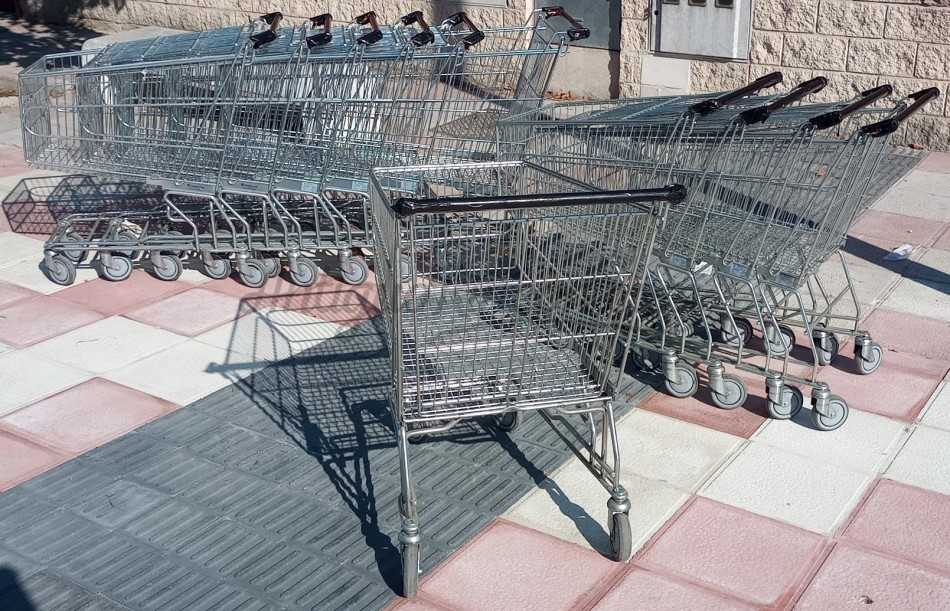 Carros de la compra para supermercado. Metálicos. Buen estado. Carrito.