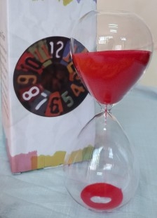 Reloj de arena en vidrio. Perfecto estado. Arena roja.