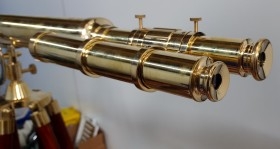 telescopio naval. Vintage. Años 90. Sobre trípode. Precioso instrumento marítimo.