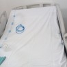 Cama hospitalaria. Actual. Moderna cama para habitación de hospital