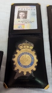 Placas de identificación. Policía Nacional. Varias unidades.