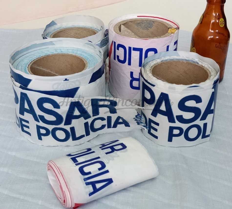 Cinta de Policía Nacional. Varios rollos para atrezar escenas en productoras y publi.