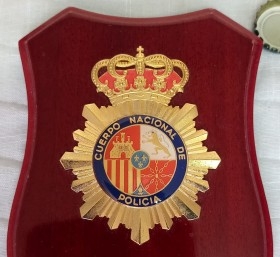 Metopa. Placa Cuerpo Nacional de Poilcía. CNP.