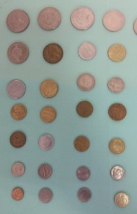 Monedas. Conjunto de viejas monedas de diferentes países. 70 piezas.