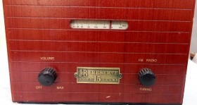 Radio. A pilas. Estilo vintage. Marca JB.