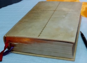 Biblia. Gran formato. Bordes dorados. Magnífico ejemplar.