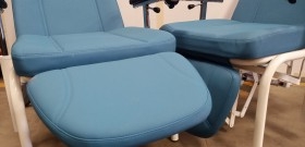 Sillones para habitación de hospital en alquiler. Actuales. Varias unidades para alquilar.  Sillón. Atrezzo de cine.