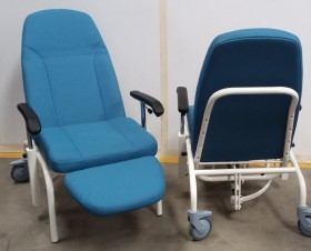 Sillones para habitación de hospital en alquiler. Actuales. Varias unidades para alquilar.  Sillón. Atrezzo de cine.