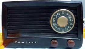 Radio de válvulas. Marca Admiral. Años 60